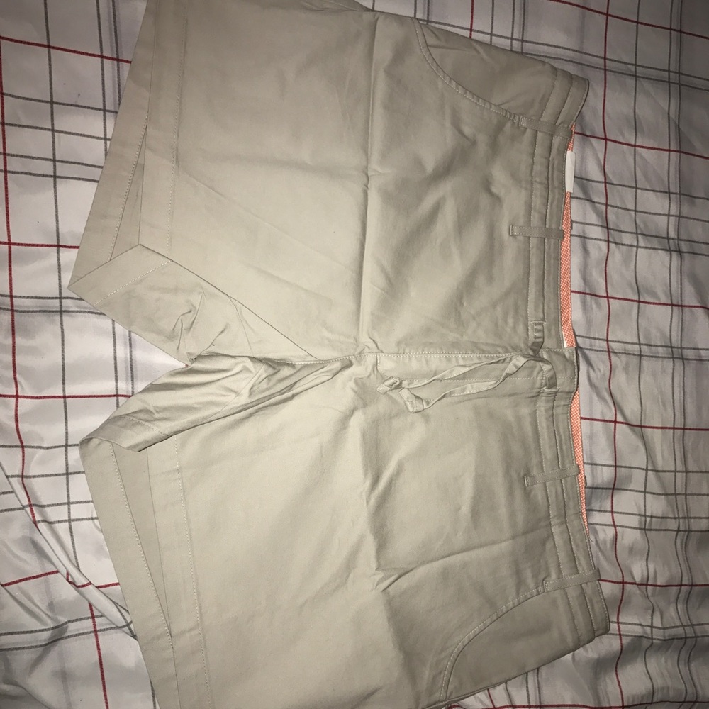 Lee Women's khaki Shorts Size 26w NWT